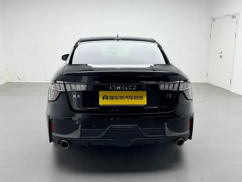 Lynk & Co 03