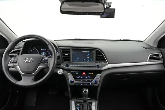 Hyundai Elantra (Avante)