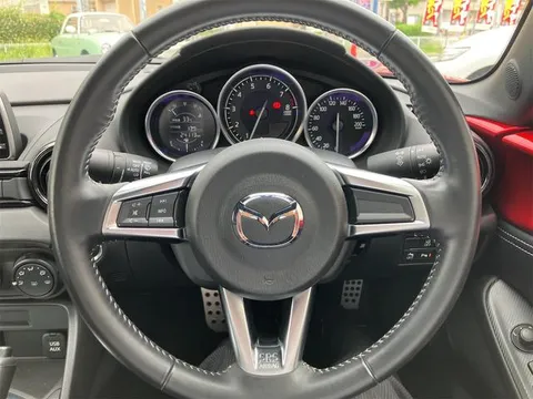 Mazda MX-5 (Roadster)