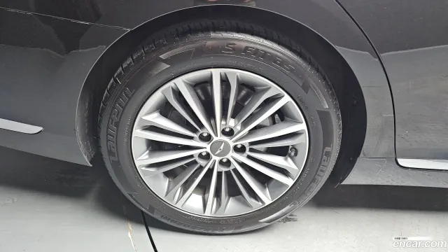 Genesis G90 (EQ900)