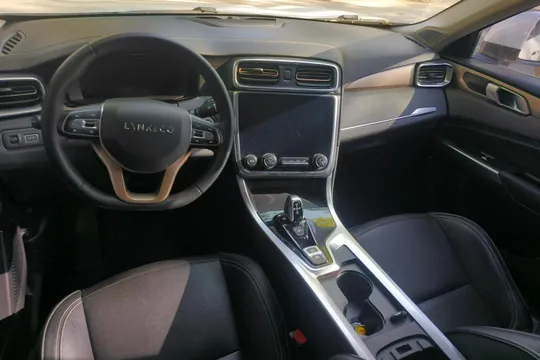 Lynk & Co 01