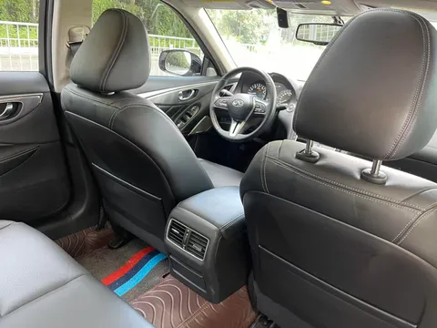 Infiniti Q50L