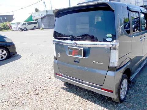 Honda N-BOX Custom