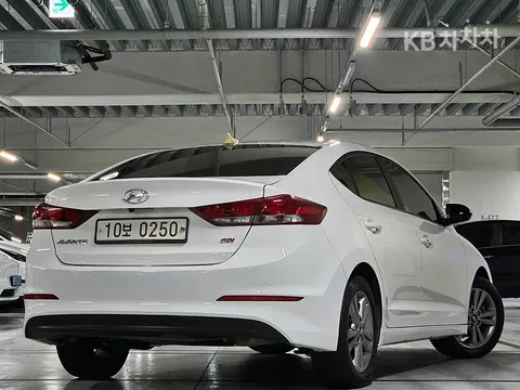 Hyundai Elantra (Avante)
