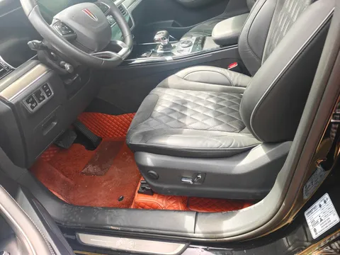 Hongqi HS5