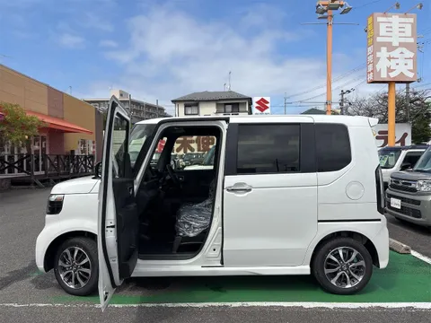 Honda N-BOX Custom