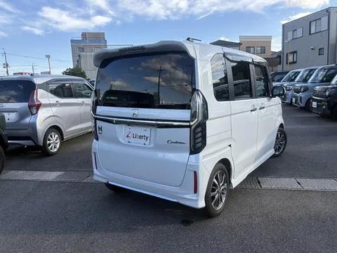Honda N-BOX Custom