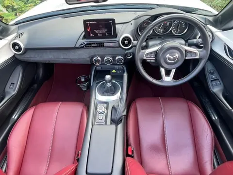 Mazda MX-5 (Roadster)