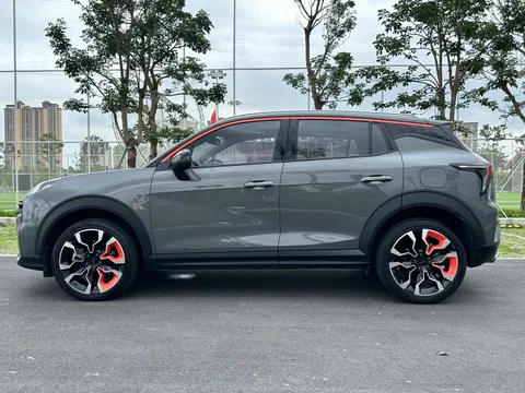 Lynk & Co 06