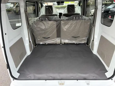 Nissan Clipper Van