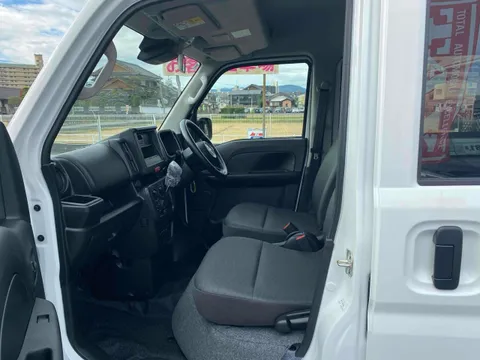 Nissan Clipper Van