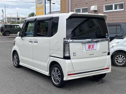 Honda N-BOX Custom