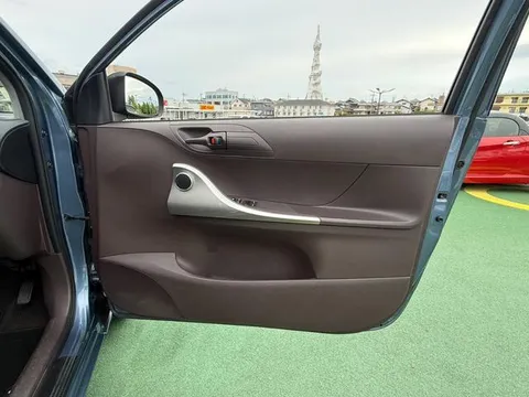Toyota iQ