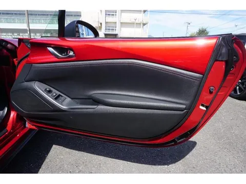 Mazda MX-5 (Roadster)
