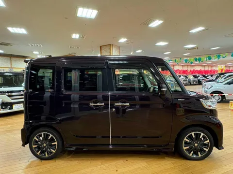 Suzuki Spacia Custom