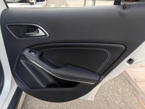 Mercedes-Benz Mercedes-Benz GLA
