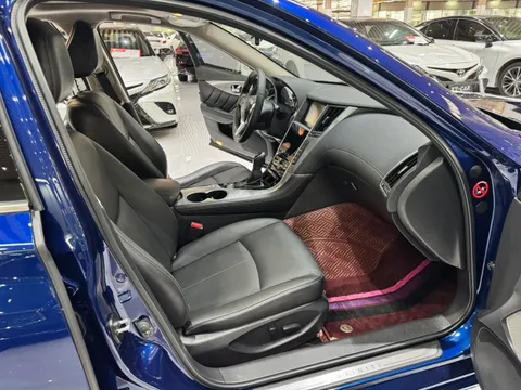 Infiniti Q50L