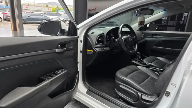 Hyundai Elantra (Avante)