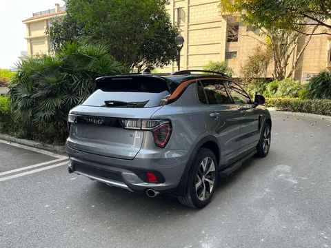 Lynk & Co 01