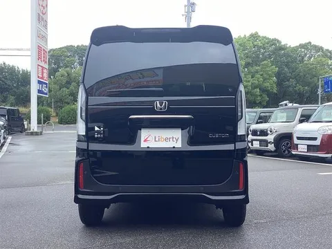 Honda N-BOX Custom