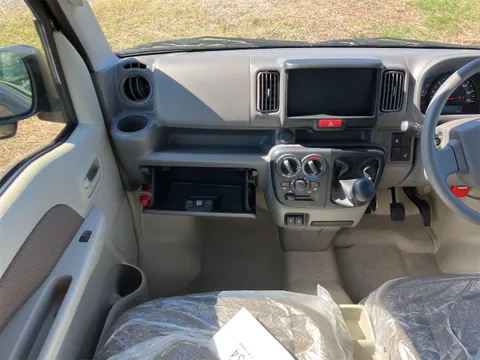 Nissan Clipper Van