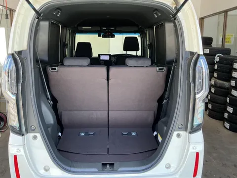 Honda N-BOX Custom