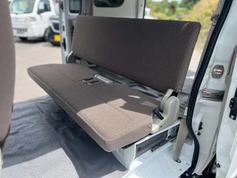 Nissan Clipper Van