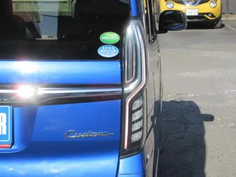 Honda N-BOX Custom