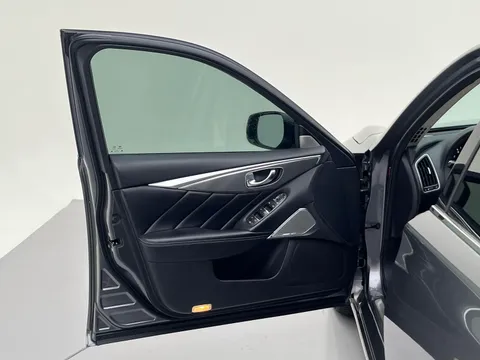 Infiniti Q50L
