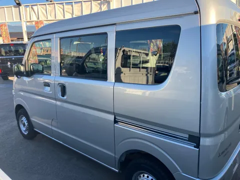 Mitsubishi Minicab Van