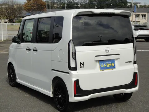 Honda N-BOX Custom