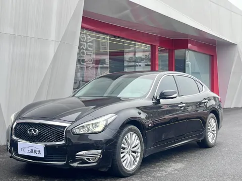 Infiniti Q70