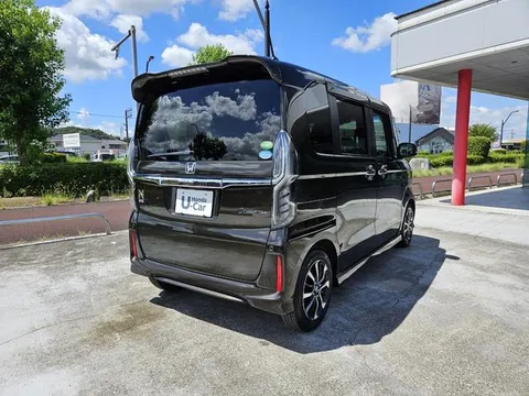 Honda N-BOX Custom