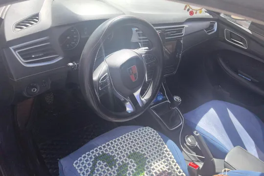 Roewe i5