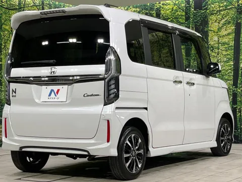 Honda N-BOX Custom
