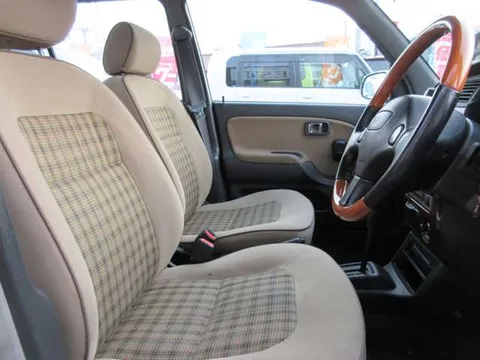 Daihatsu Mira Gino