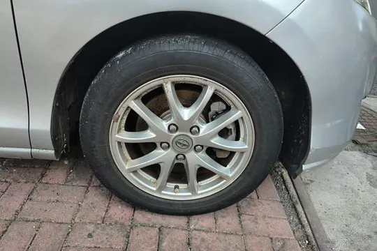 BYD M6