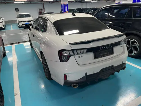 Lynk & Co 03