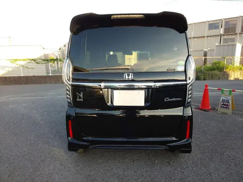 Honda N-BOX Custom