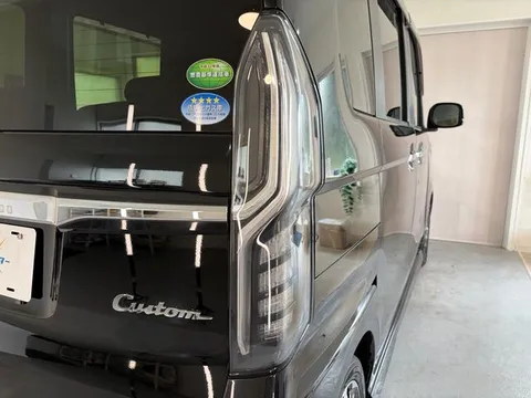 Honda N-BOX Custom