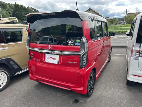 Honda N-BOX Custom
