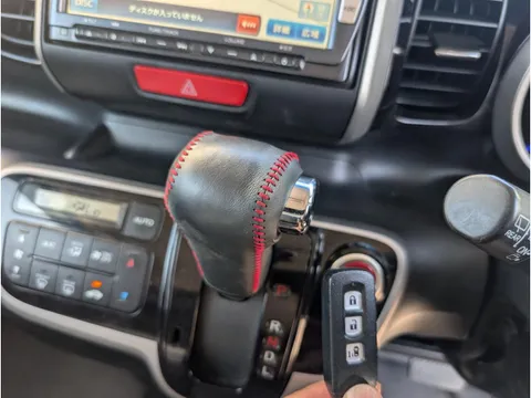 Honda N-BOX Custom