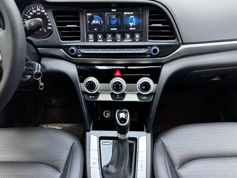 Hyundai Elantra (Avante)
