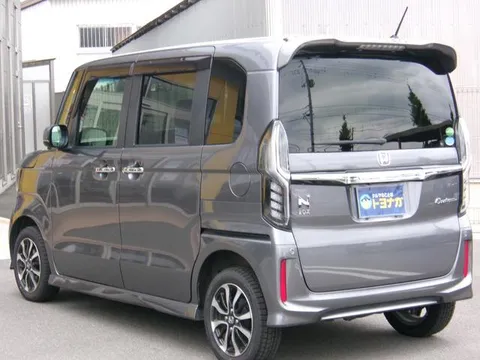 Honda N-BOX Custom