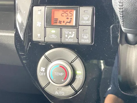 Toyota Pixis Mega