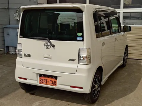 Toyota Pixis Space