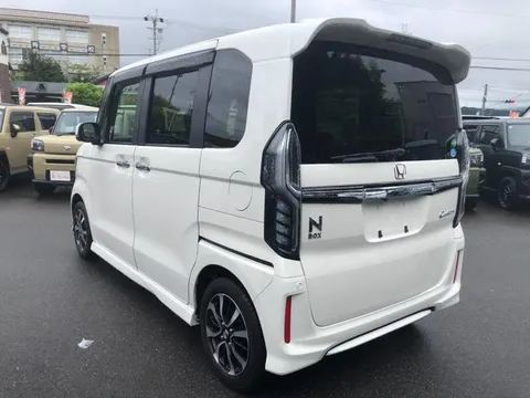 Honda N-BOX Custom