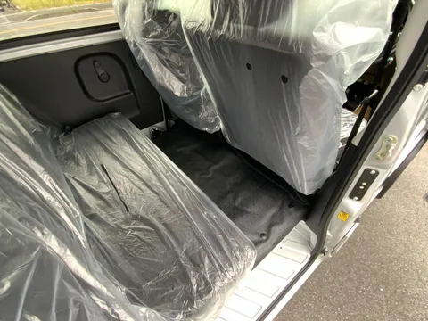 Nissan Clipper Van