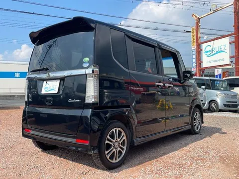 Honda N-BOX Custom
