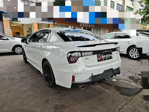 Lynk & Co 03